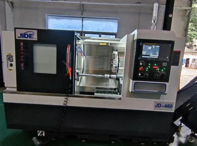 CNC soustružnický stroj
